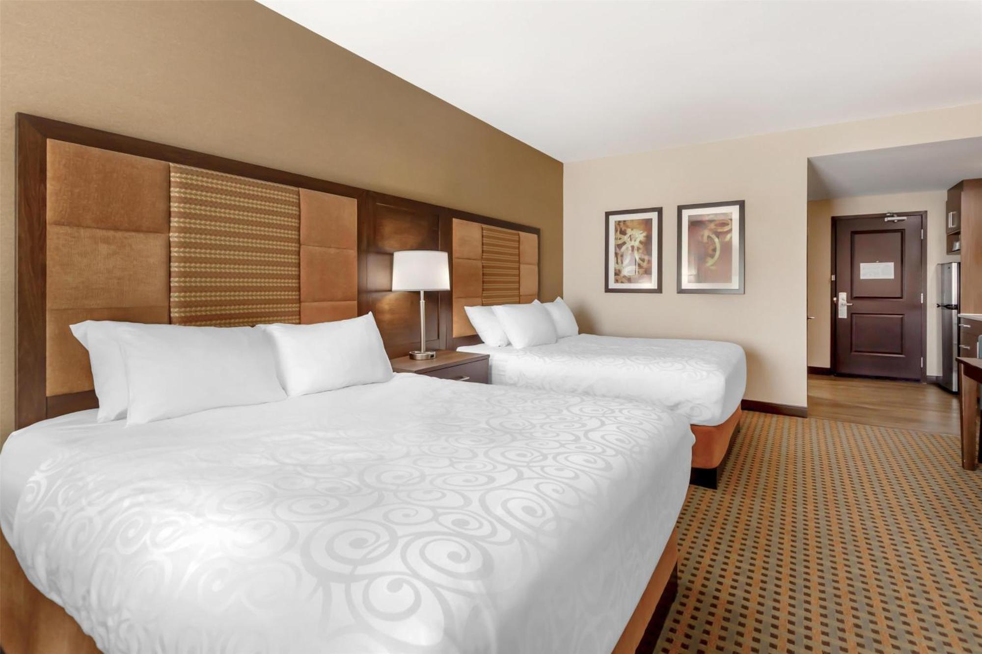 Best Western Plus Hinton Inn & Suites Exteriör bild