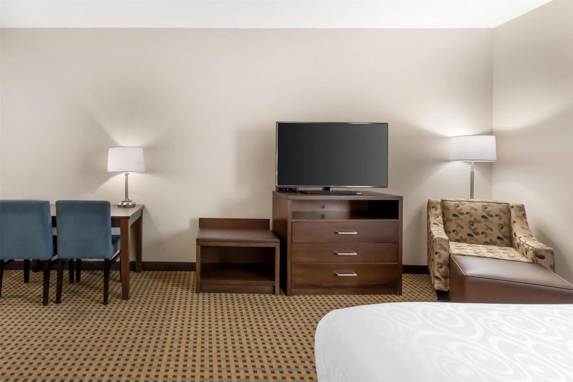 Best Western Plus Hinton Inn & Suites Exteriör bild